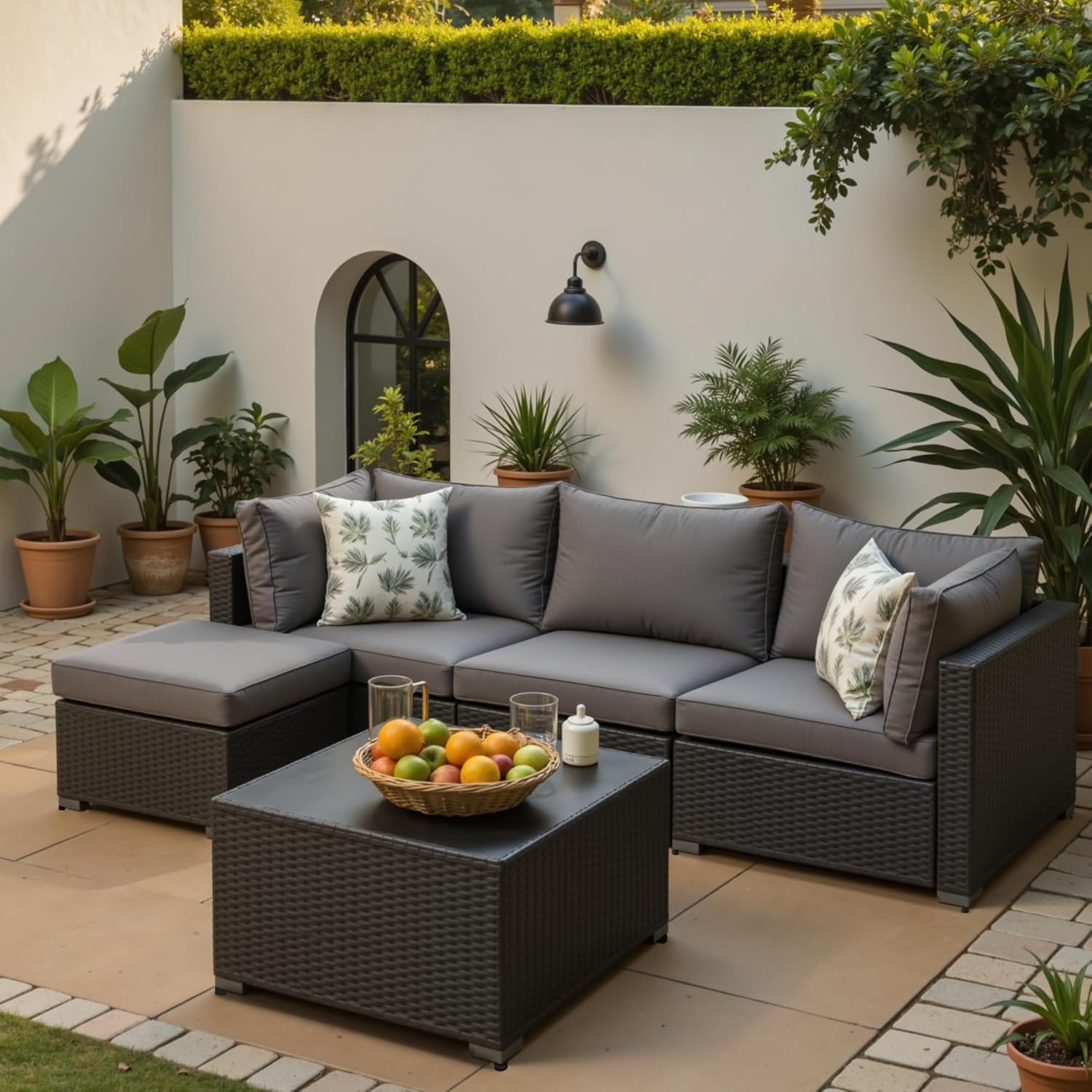グレーの厚手クッション付き5点セット屋外用セクショナルウィッ - Outdoor Furniture Grey のレビューと価格