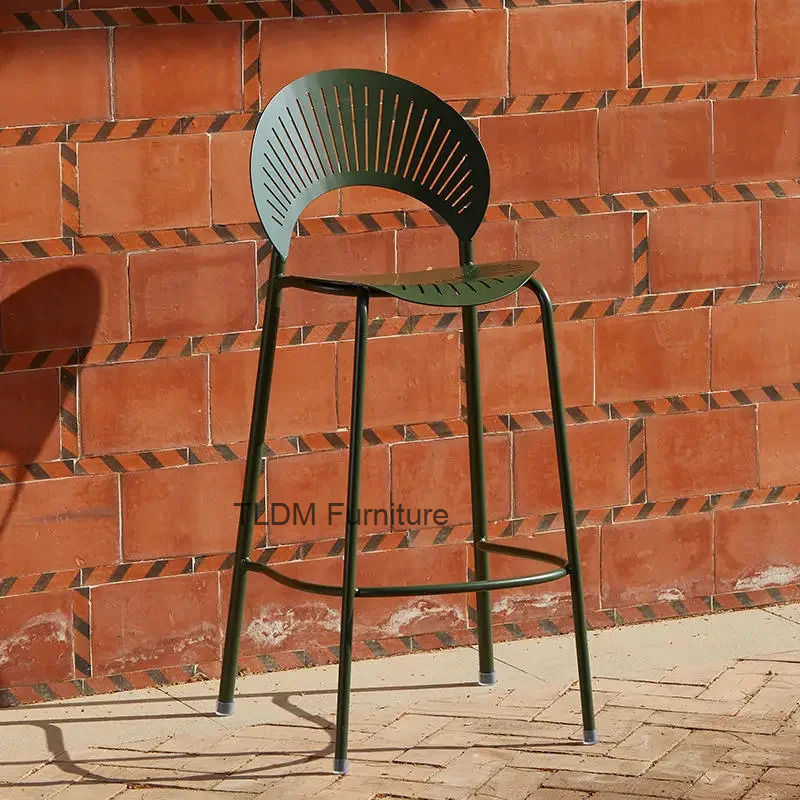 黄色のインダストリアルなバースツール、北欧風、屋外用、ミニマ - Outdoor Furniture Yellow のレビューと価格