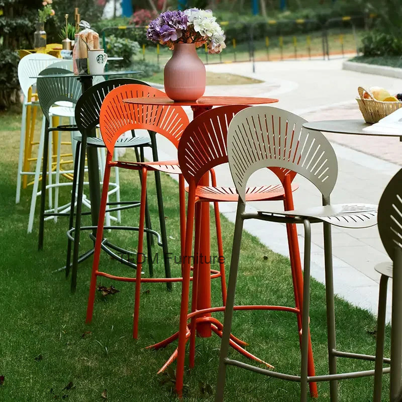 黄色のインダストリアルなバースツール、北欧風、屋外用、ミニマ - Outdoor Furniture Yellow のレビューと価格