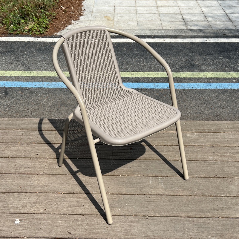 防水屋外プラスチック製椅子 模造ラタンパティオ オープンエア - Outdoor Furniture Iron のレビューと価格